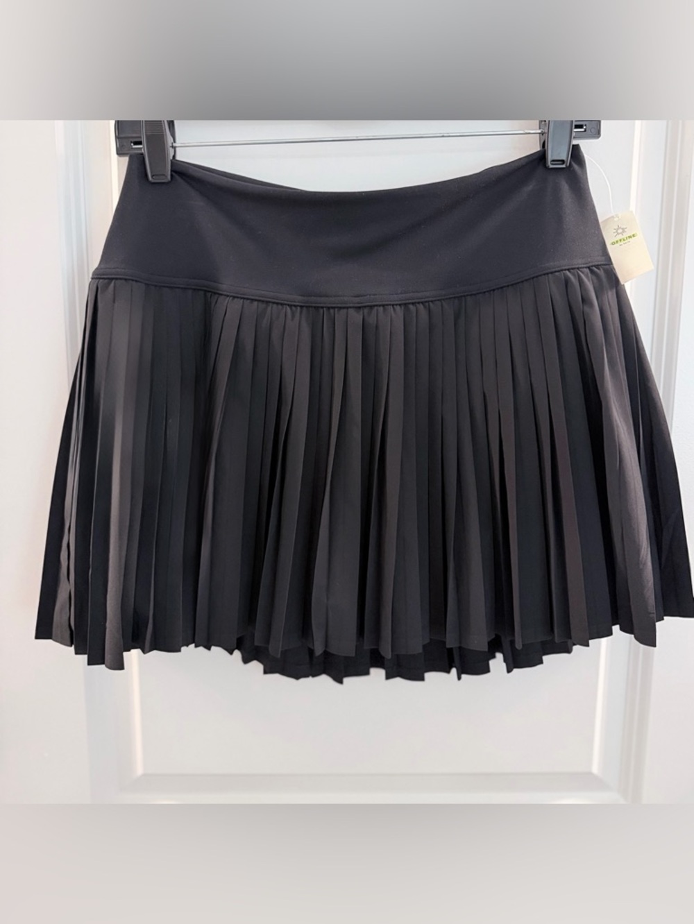 NWT-AERIE-OFFLINE Black pleated Workout tennis skirt w/built in shorts-S:Large